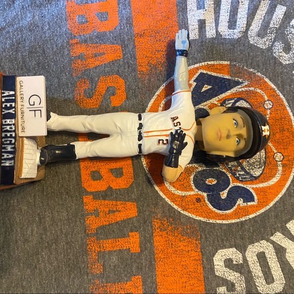 I’m selling ASTROS GEAR. You’ll represent Houston at the next Astros Game !!! - Picture 3 of 4